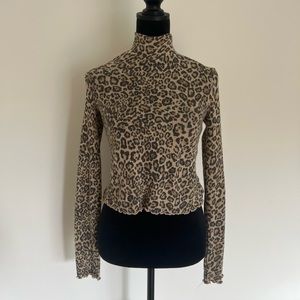 Urban outfitters size small long sleeve cheetah top